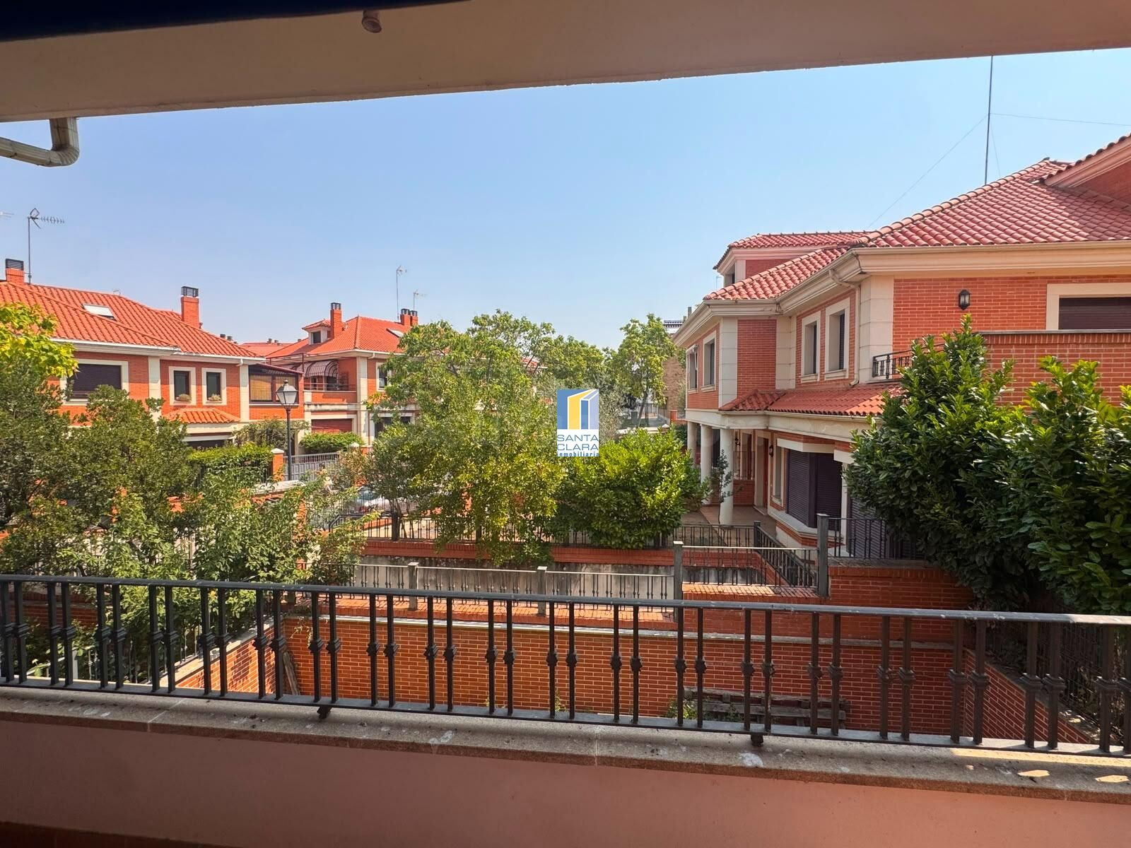 CHALET PAREADO EN VENTA CON 4 DORMITORIOS, GARAJE, JARDÍN Y  - foto 5