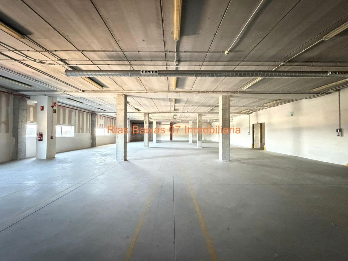 REF 7081 NAVE INDUSTRIAL 3.100 M EN DOS PLANTAS EN PTL VALLA