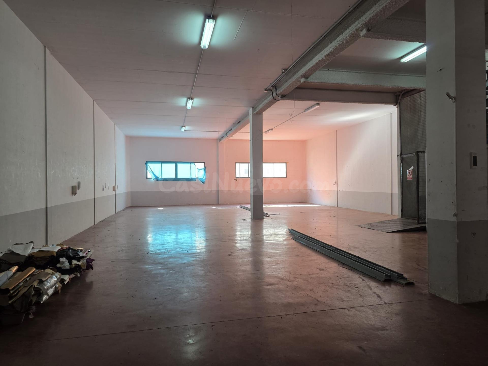 Nave industrial 804m² en alquiler - Carrus - foto 2