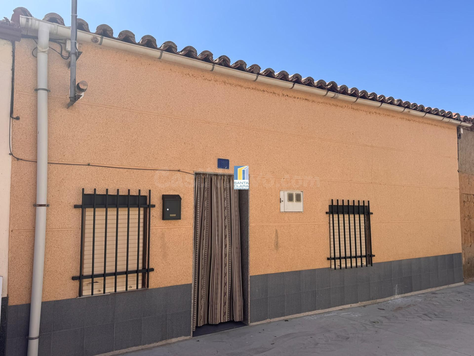 CASA EN VENTA CON 2 DORMITORIOS EN JAMBRINA (ZAMORA)