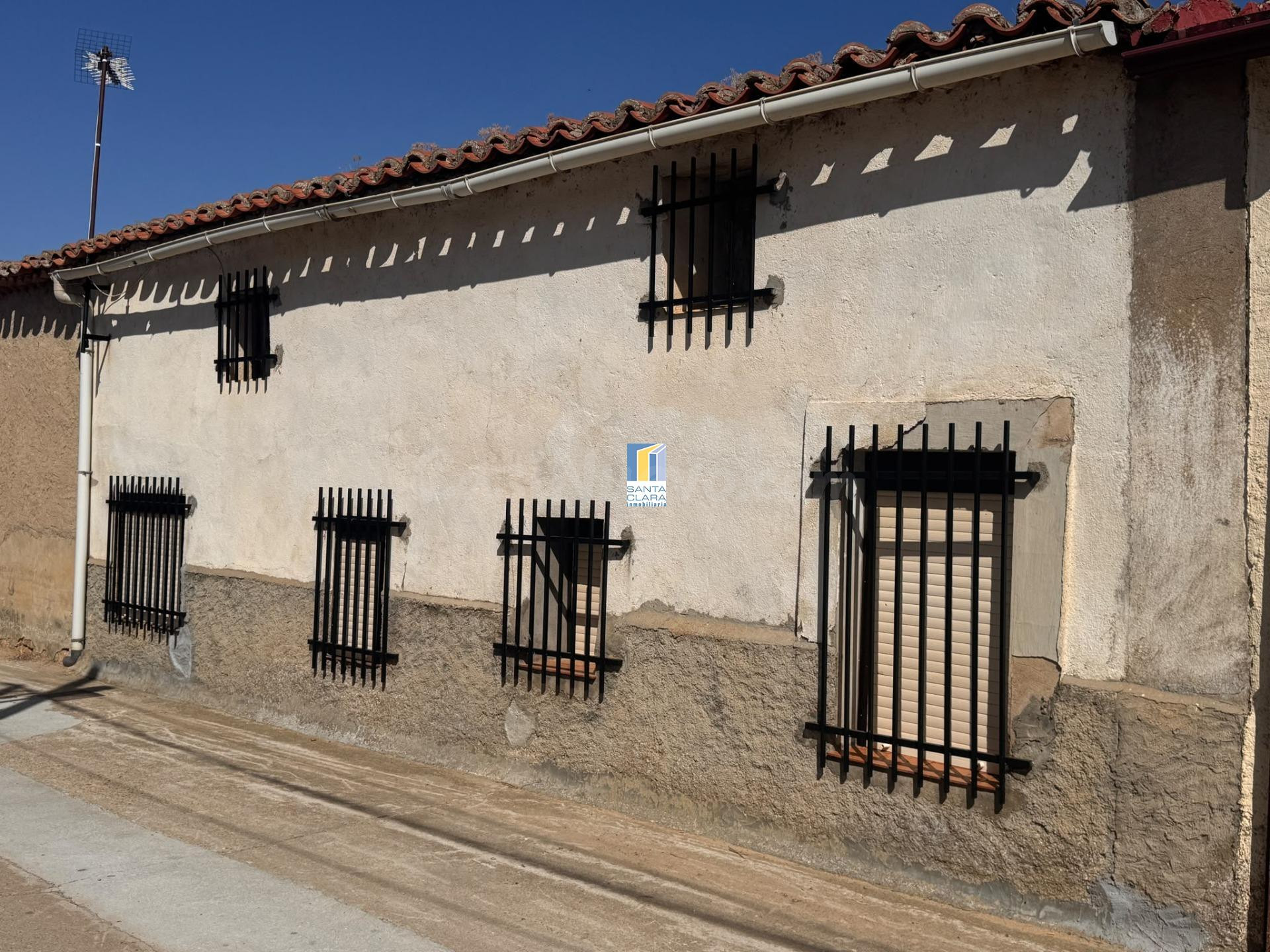 CASA EN VENTA CON 2 DORMITORIOS EN JAMBRINA (ZAMORA) - foto 2