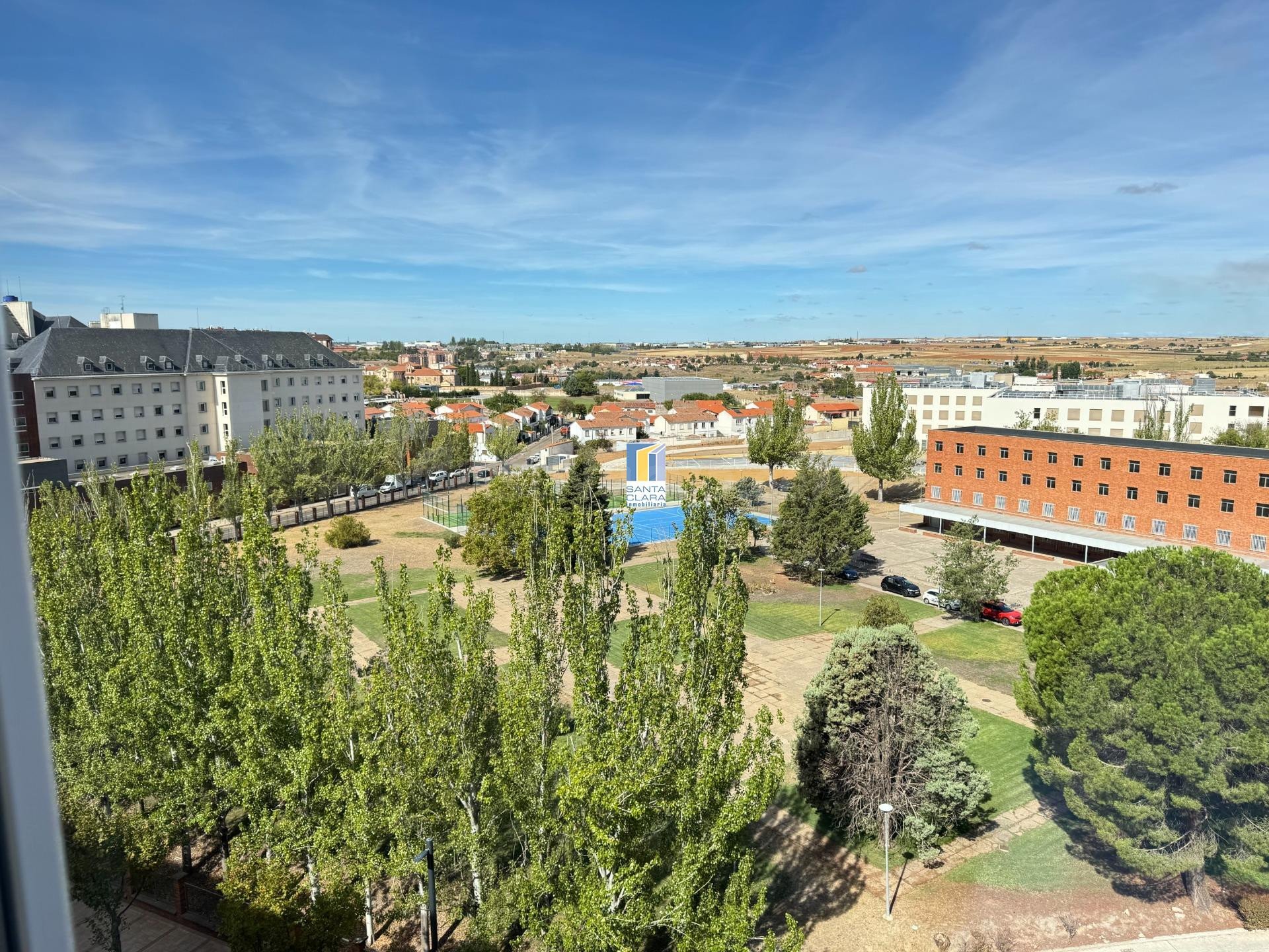 PISO EN VENTA DE 4 DORMITORIOS Y 2 BAÑOS EN ZONA LOS BLOQUES