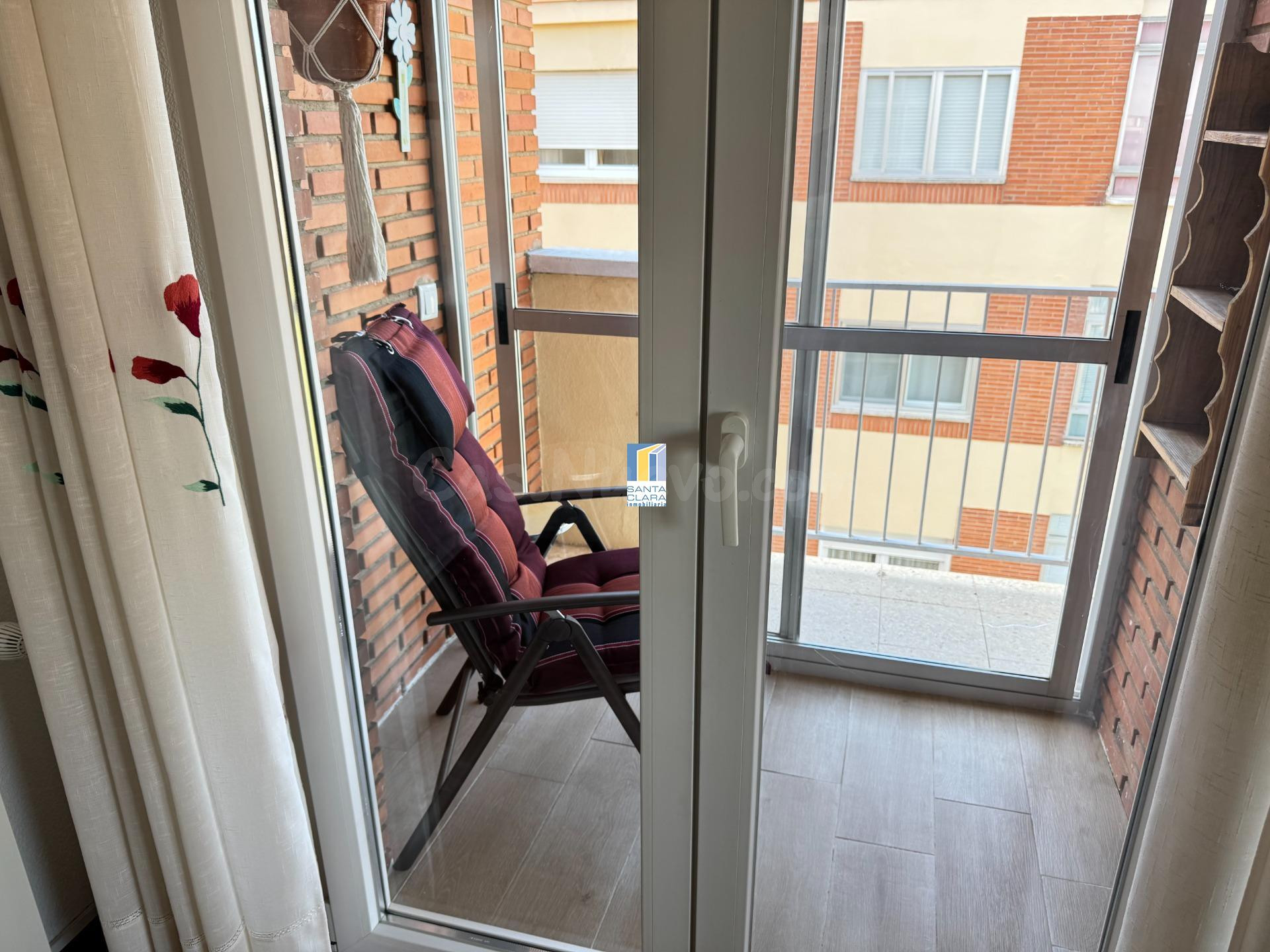 PISO EN VENTA DE 4 DORMITORIOS Y 2 BAÑOS EN ZONA LOS BLOQUES - foto 5