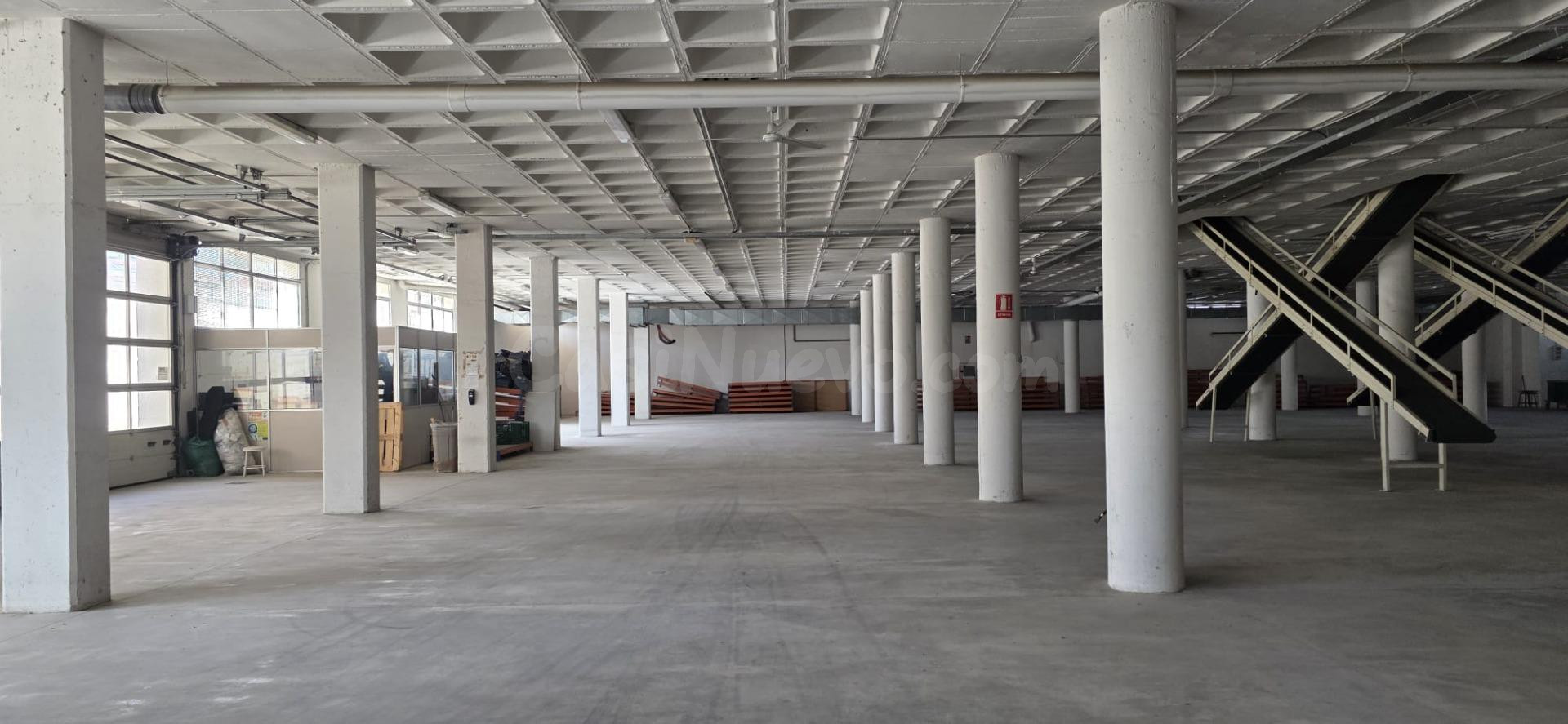 Amplia Nave Industrial en Alquiler - Parque Empresarial de T