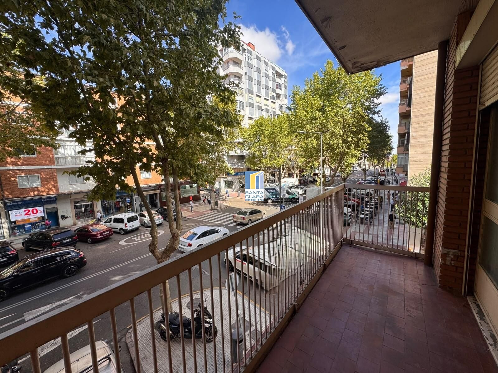 PISO EN VENTA DE 4 DORMITORIOS Y 2 BAÑOS EN ZONA TRES CRUCES