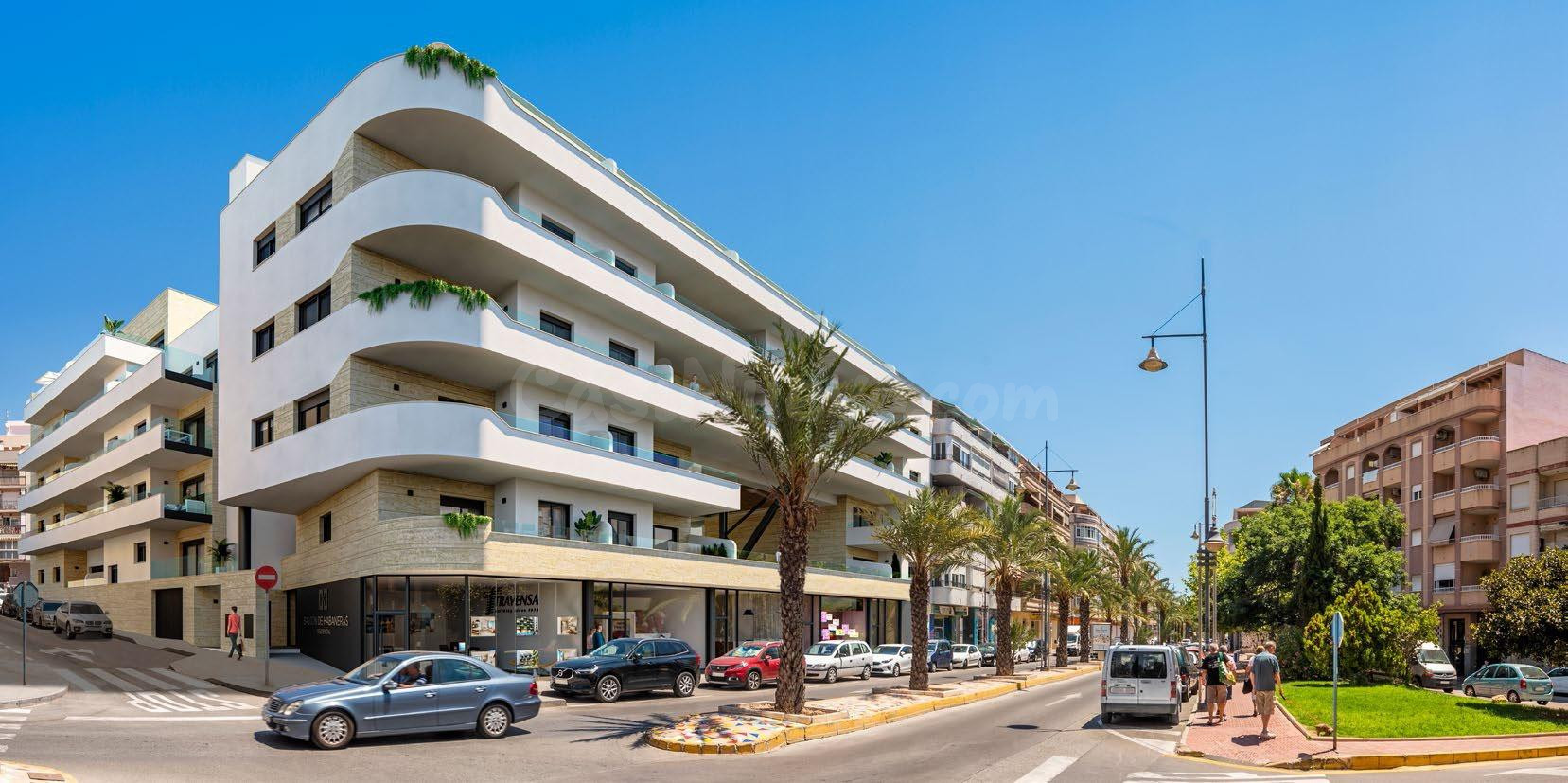 Obra Nueva en la misma Av. Habaneras con piscina comunitaria