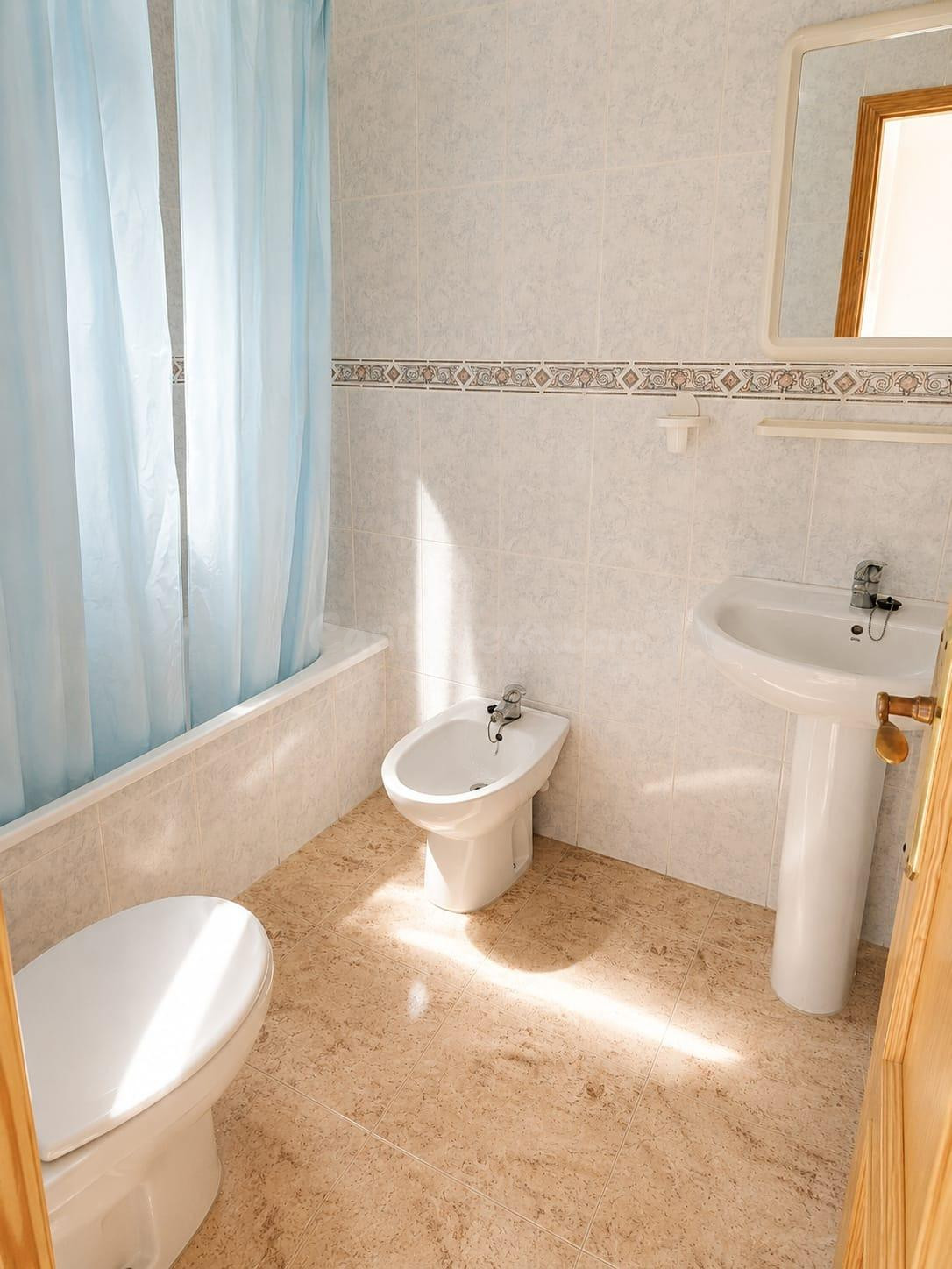 SE VENDE BONITO APARTAMENTO ORIENTADO AL SUR!!!! PLAYA DEL C - foto 4