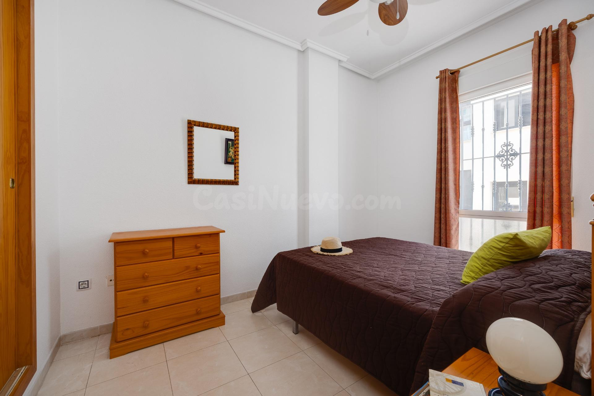 SE VENDE BONITO Y ACOGEDOR ORIENTADO AL SUR!!! PISCINA COMUN - foto 3