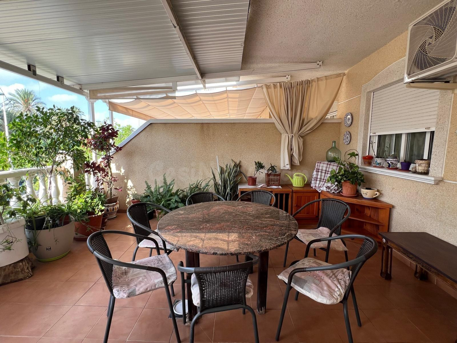 Moderno Piso en Elche con Terraza y Vistas a Huertos de Palm - foto 2