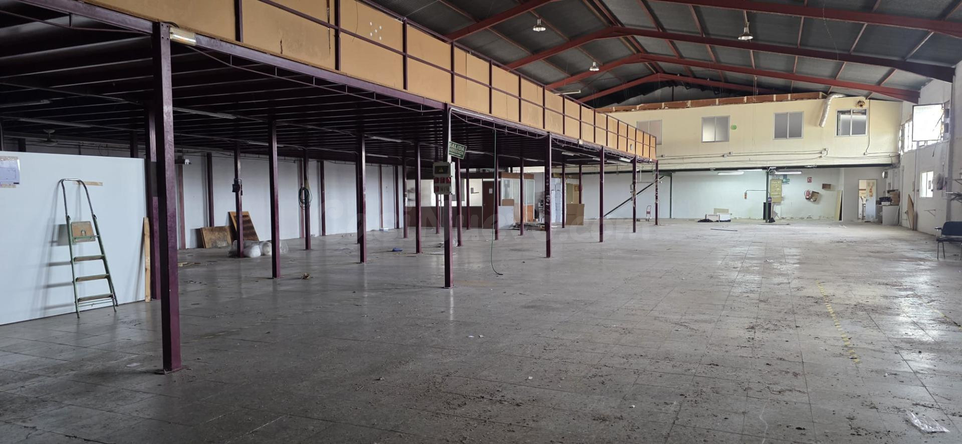 Nave industrial 1105m² en alquiler - Sector V-El Canal