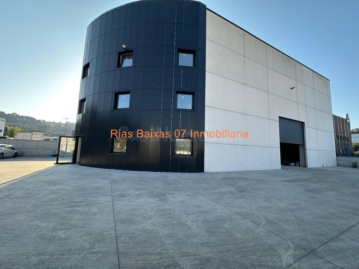 REF 7105  NAVE INDUSTRIAL DE 500 M2 CON 3 PLANTAS DE OFICINA