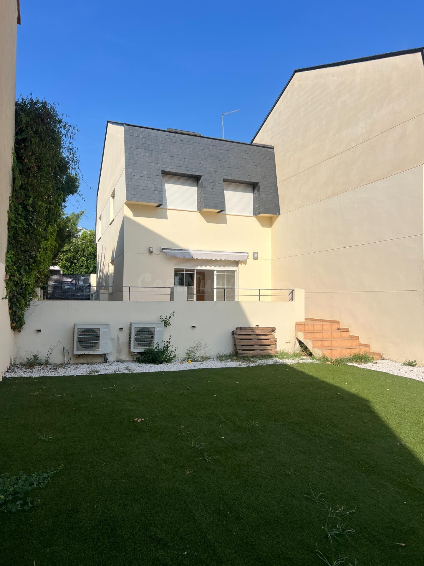 Chalet pareado en la zona residencial de Rocafort