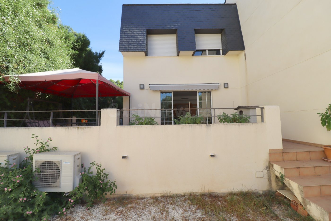 Chalet pareado en la zona residencial de Rocafort - foto 2