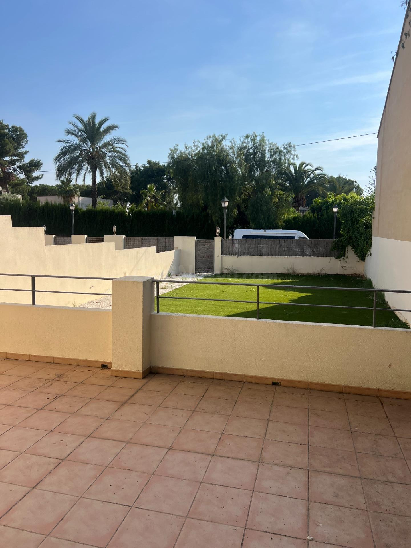 Chalet pareado en la zona residencial de Rocafort - foto 3
