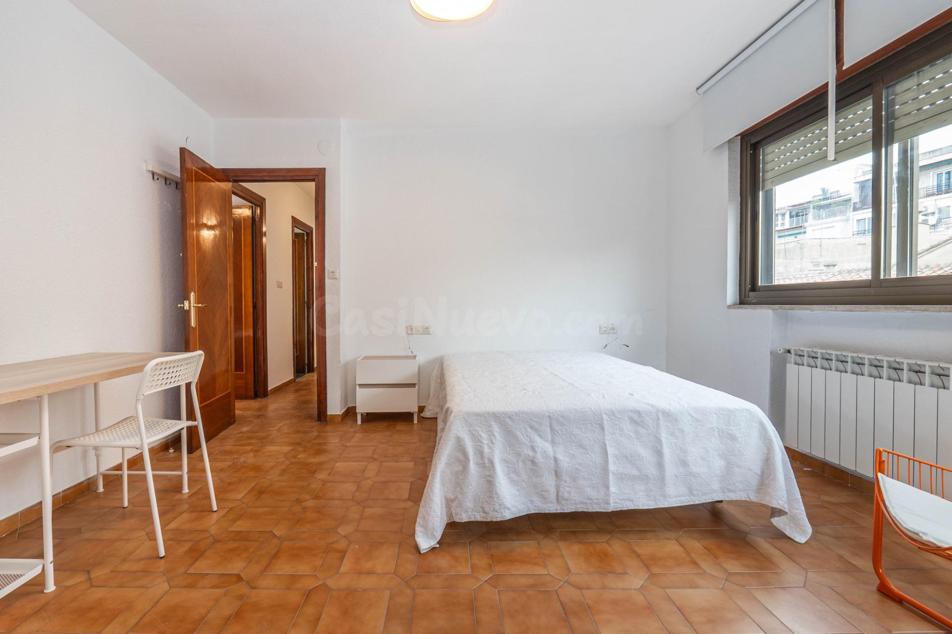 Habitación con aseo privado junto al Campus de Fuentenueva