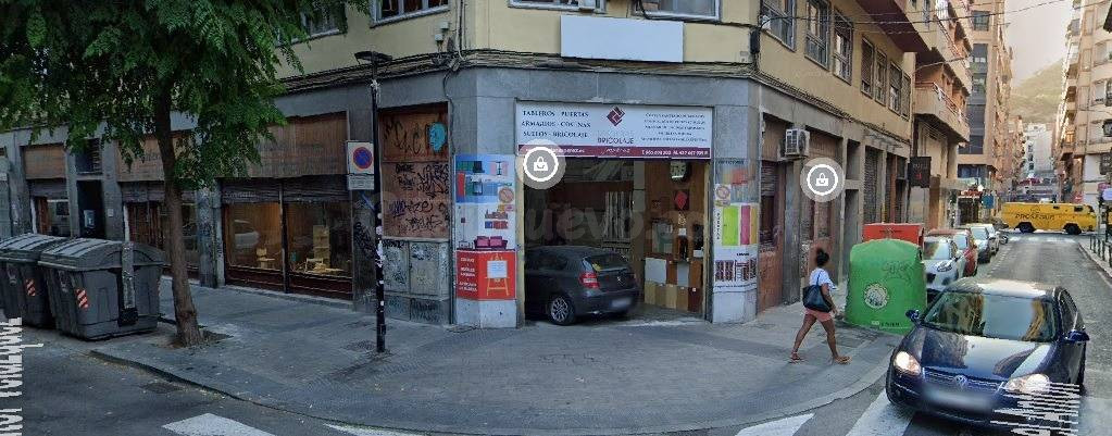 Amplio local junto al mercado central