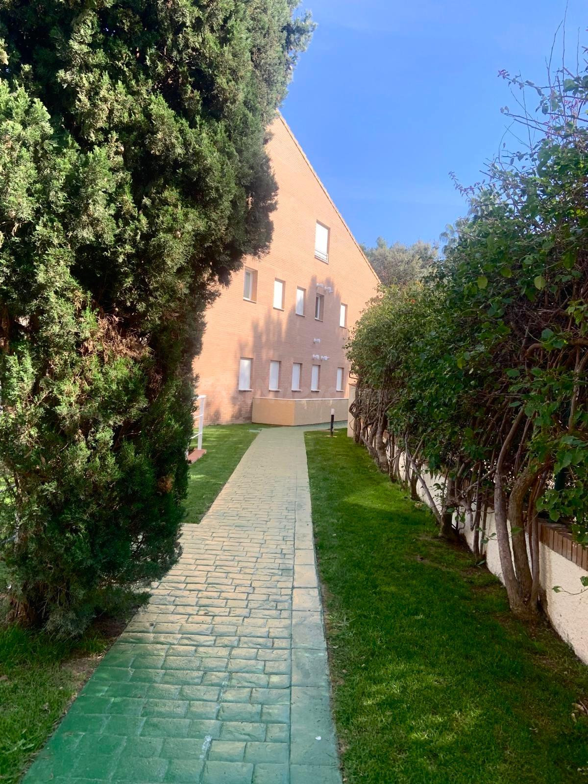 ALQUILER EN RESIDENCIAL - foto 4