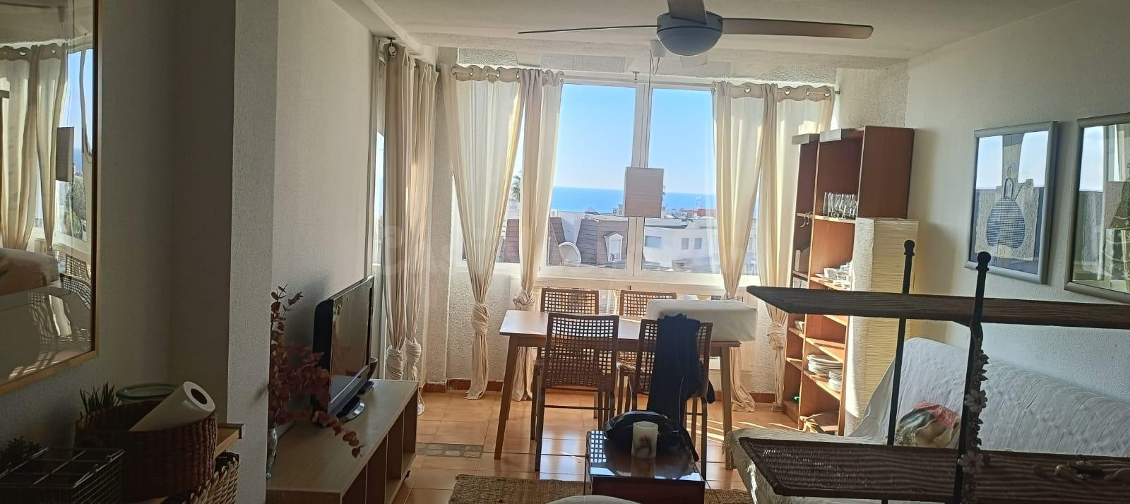 Vistas al mar desde todas las estancias! Coqueto apartamento