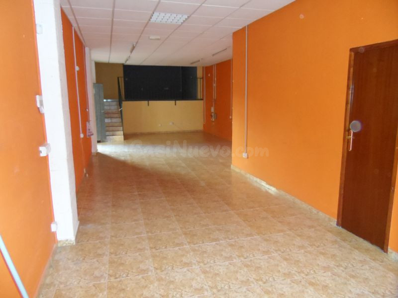 SE ALQUILA BAJO COMERCIAL EN ZARANDONA