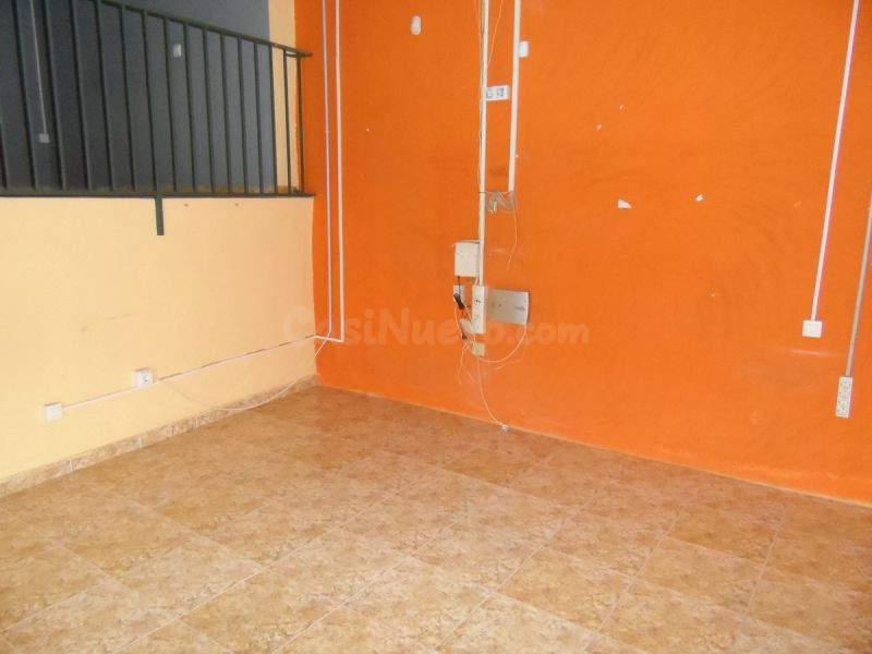 SE ALQUILA BAJO COMERCIAL EN ZARANDONA - foto 2