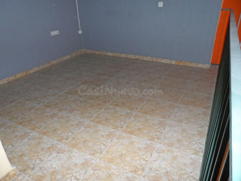 SE ALQUILA BAJO COMERCIAL EN ZARANDONA - foto 3