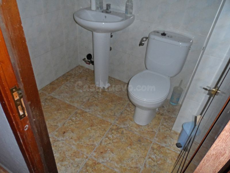 SE ALQUILA BAJO COMERCIAL EN ZARANDONA - foto 4
