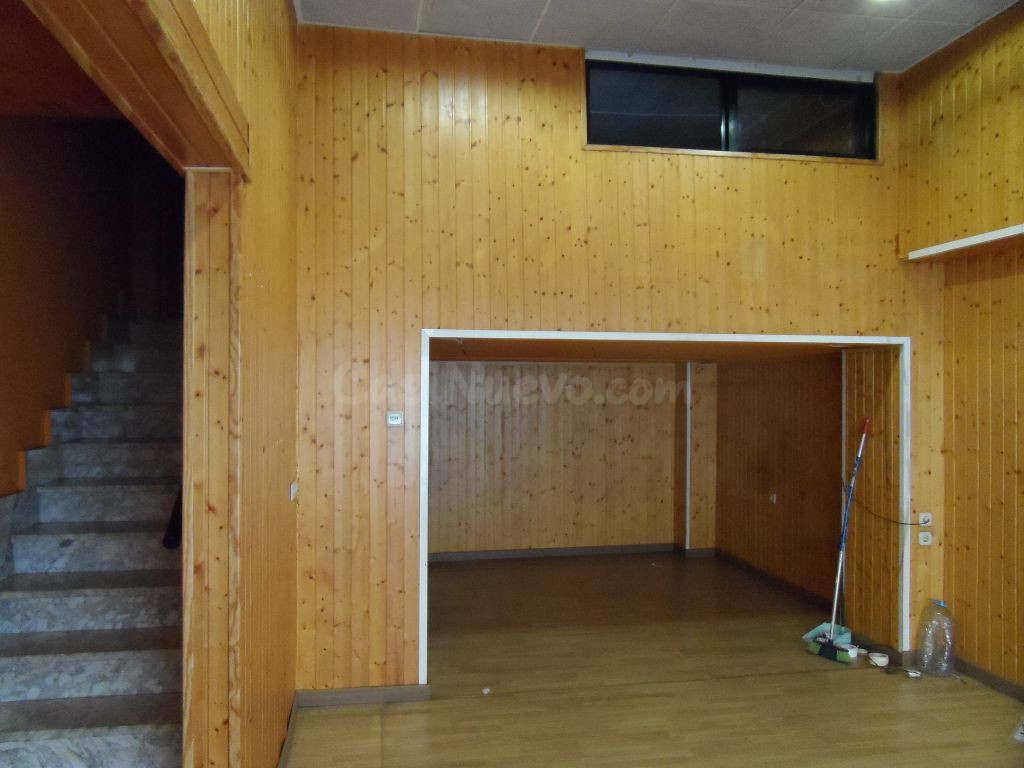 SE VENDE BAJO COMERCIAL PUENTE TOCINOS - foto 2