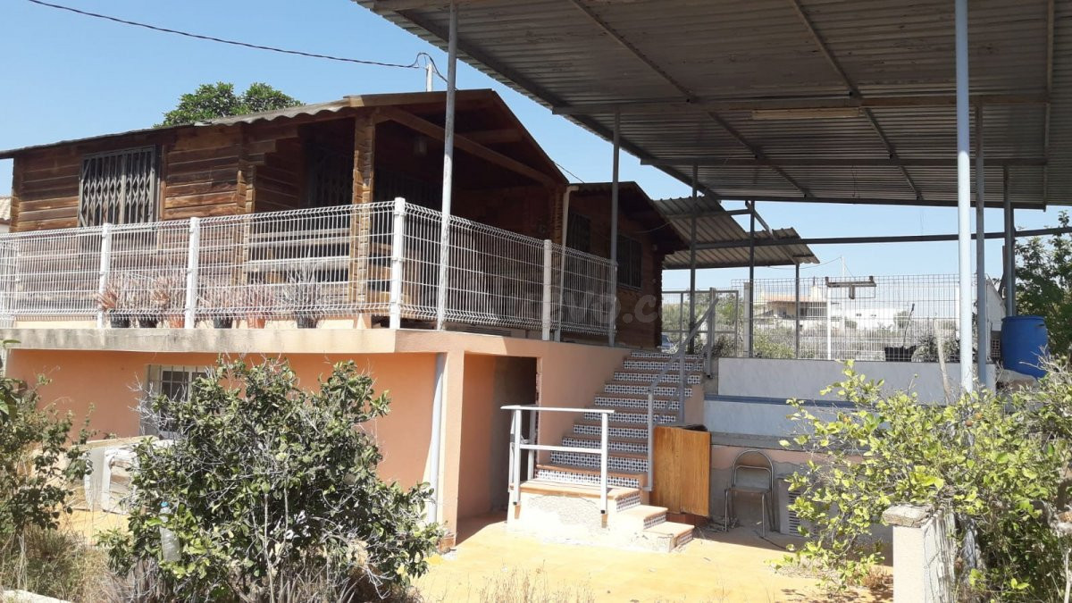 TERRENO CON CASA DE MADERA EN EL ESPARRAGAL DETRÁS DE CANTAL