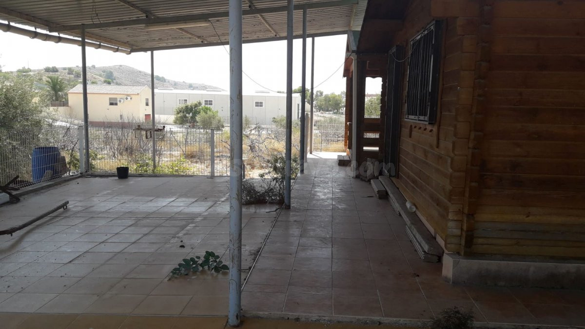 TERRENO CON CASA DE MADERA EN EL ESPARRAGAL DETRÁS DE CANTAL - foto 2