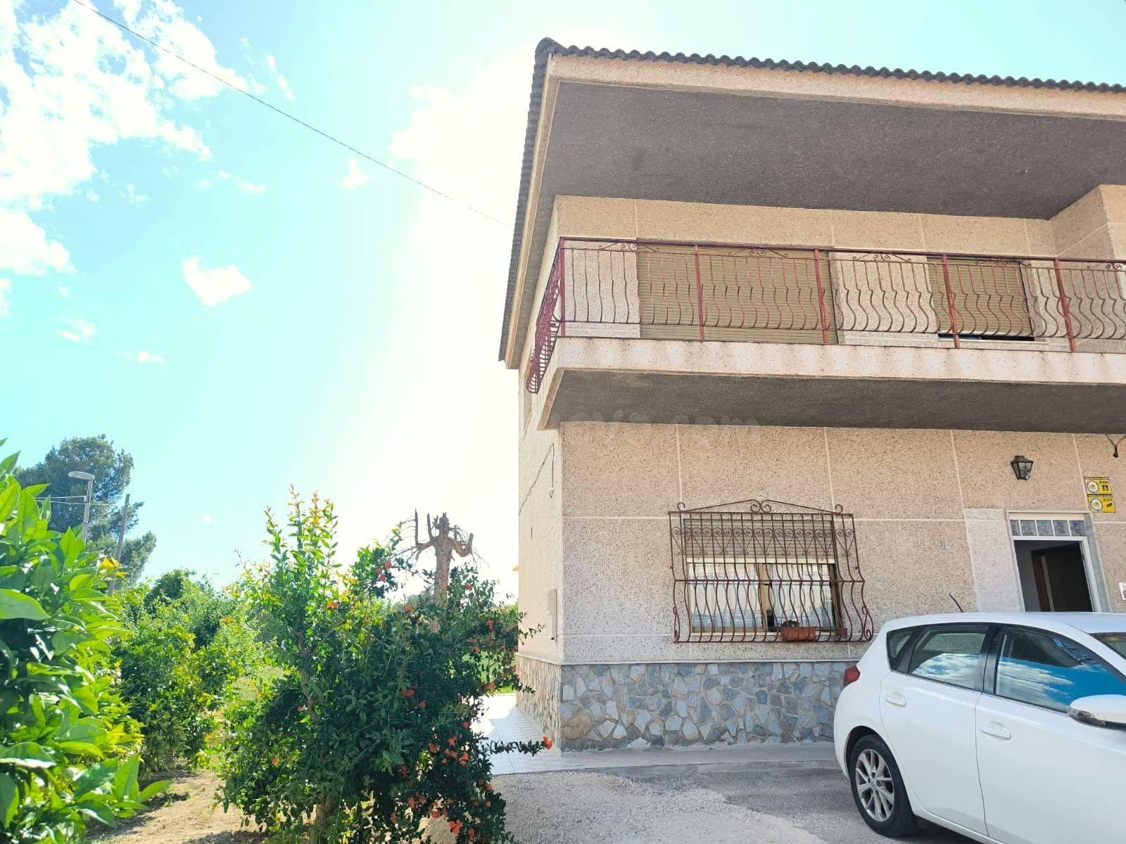 SE VENDE CASA EN ZARANDONA