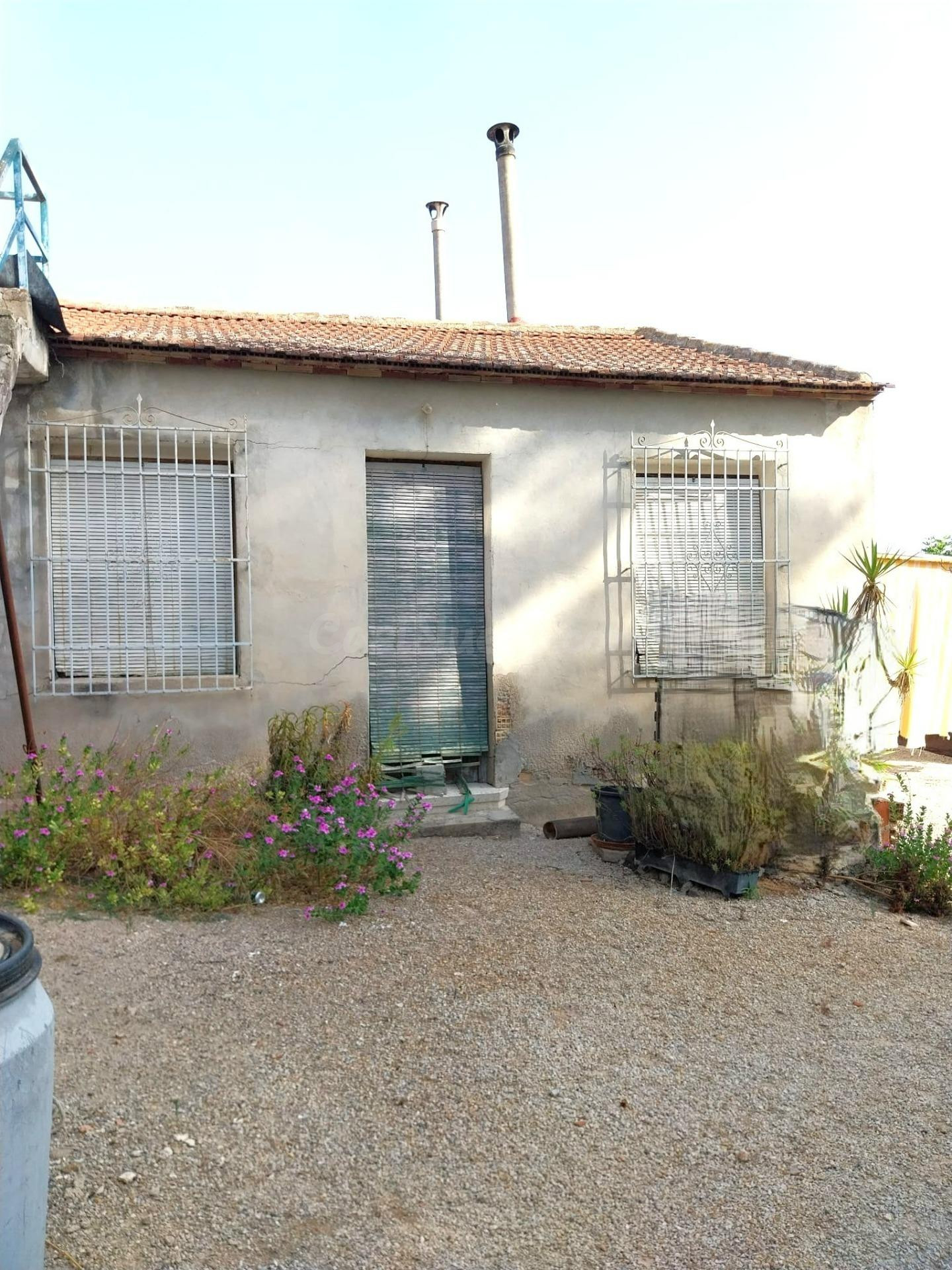 Casa con terreno en Llano de Brujas – Para reformar y crear 