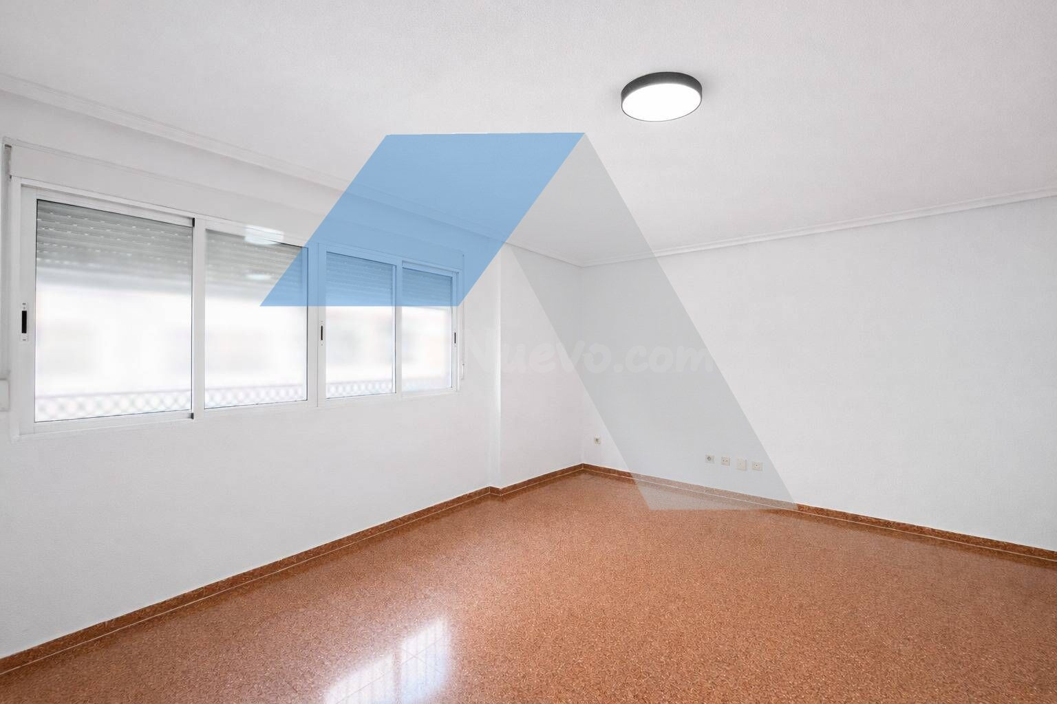Piso bajo en pleno centro con 2 patios y garaje ✨ - foto 3
