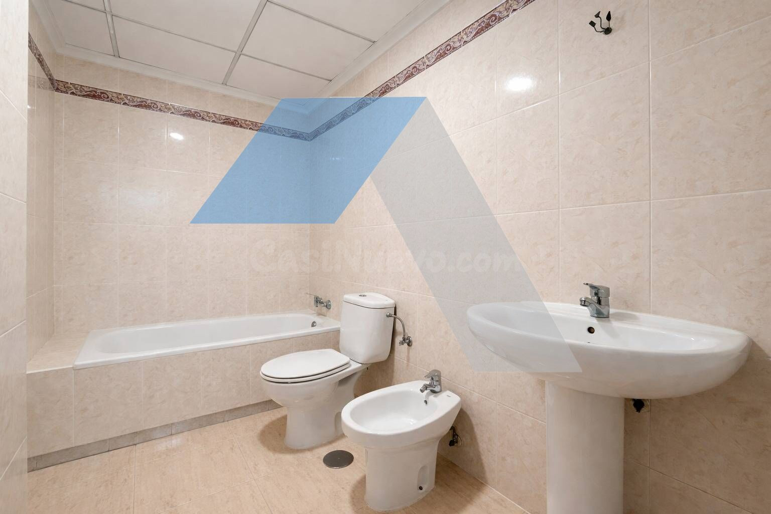 Piso bajo en pleno centro con 2 patios y garaje ✨ - foto 5