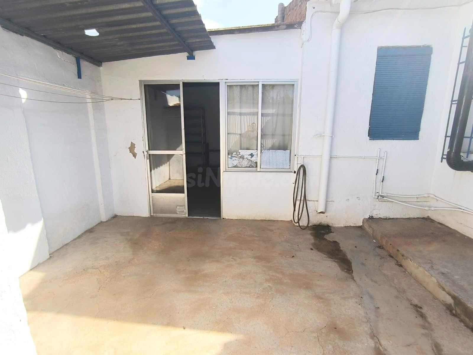 SE VENDE CASA CON PATIO EN LLANO DE BRUJAS - foto 3