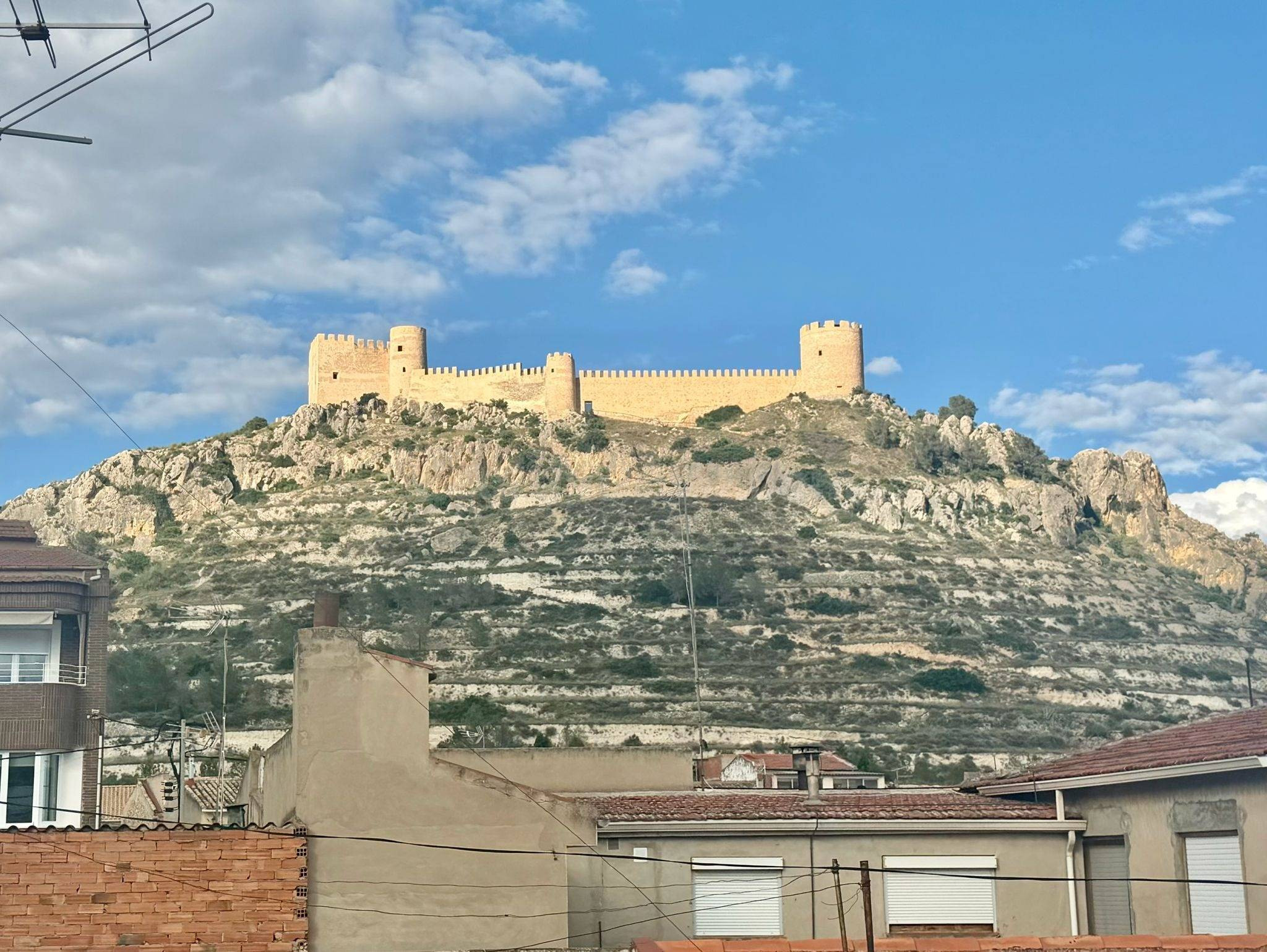 Casa con carácter y grandes posibilidades en Castalla, ubica