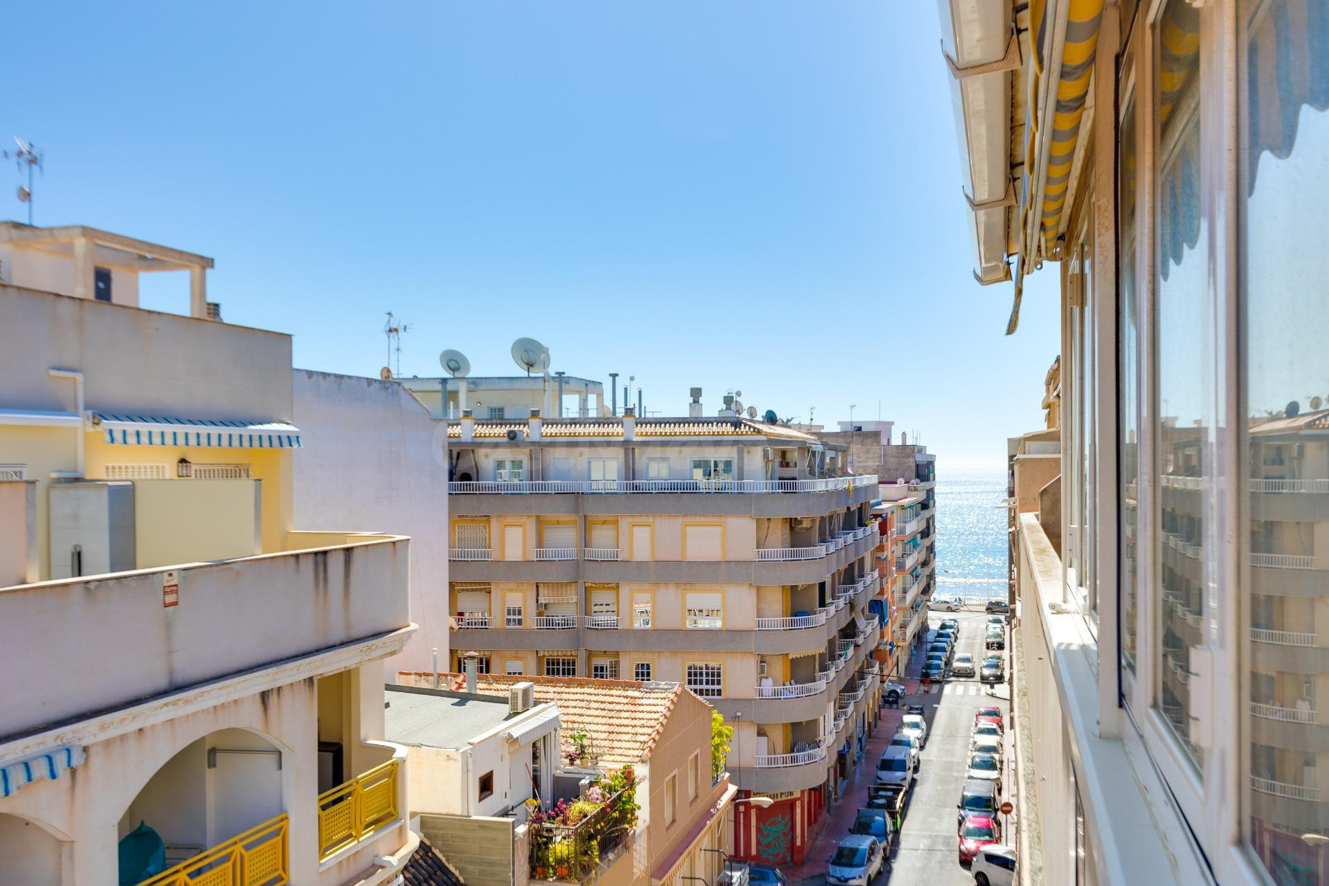 Ático de 3 dormitorios y 2 baños en playa de Los Locos