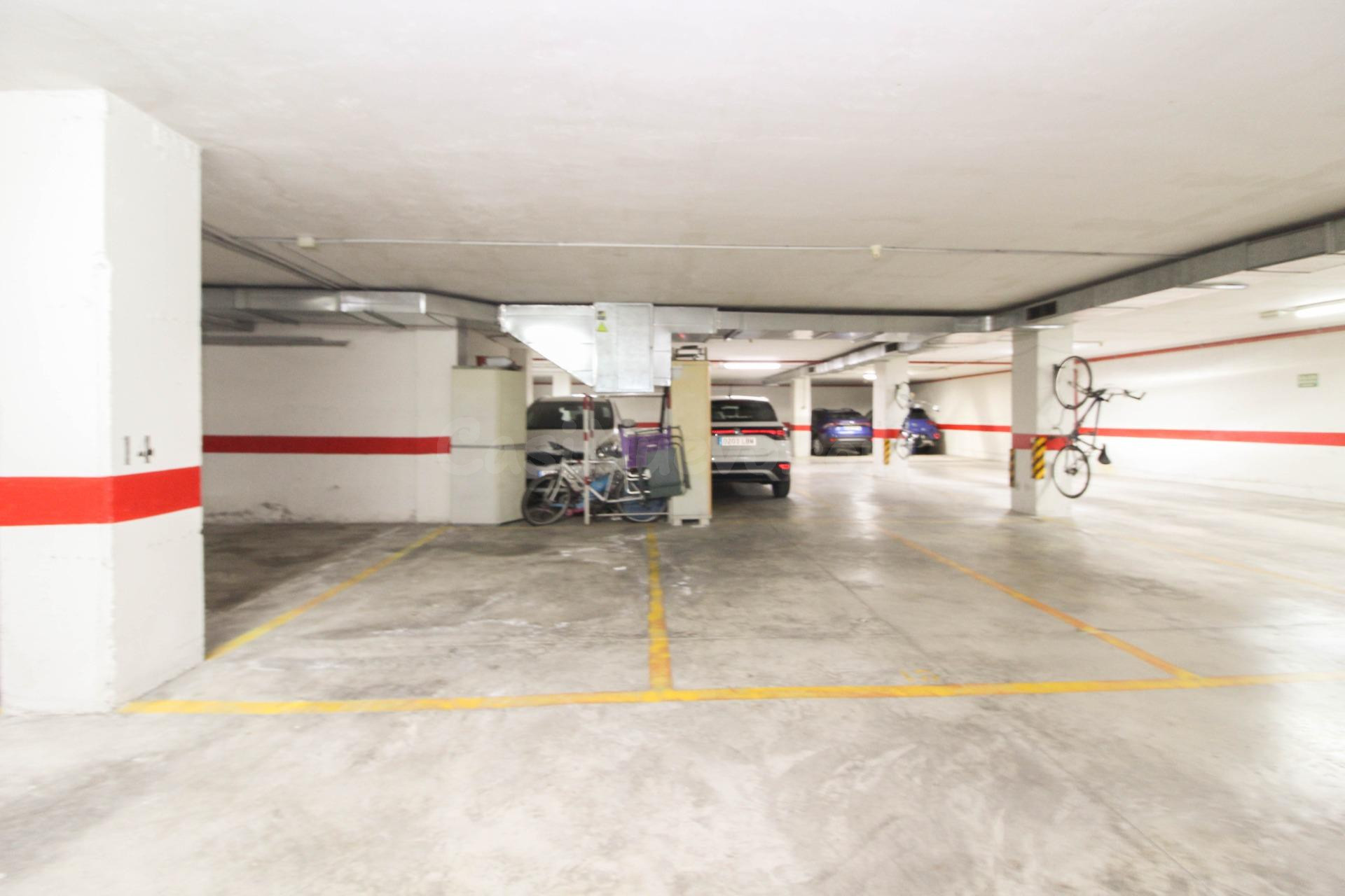 PLAZA DE GARAJE AMPLIA EN VENTA – ZONA MARTINEZ VALERO / TRA - foto 3