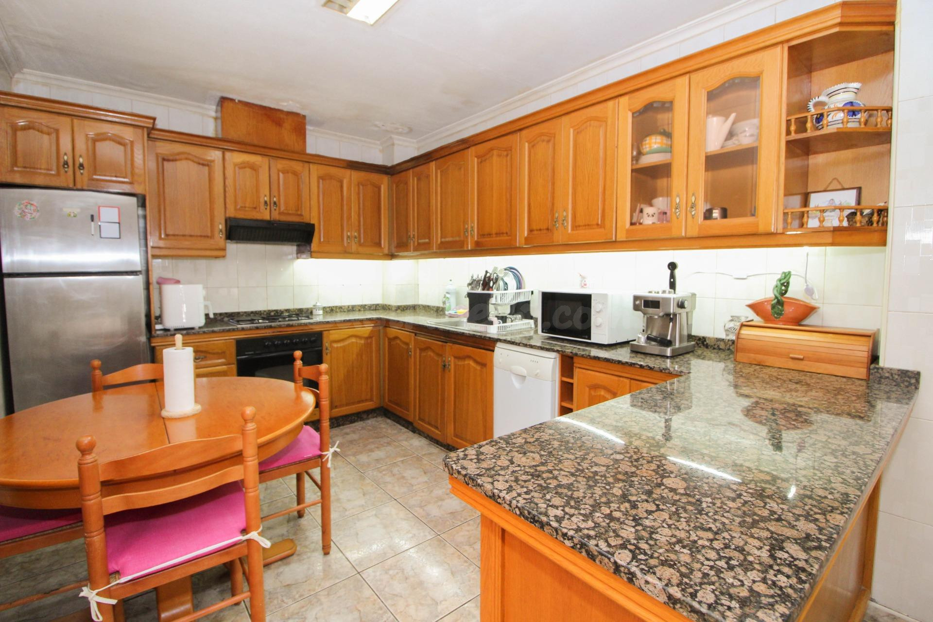 CASA DUPLEX PAREADA EN PLAZA DE MADRID, 4 habitaciones, 2 BA