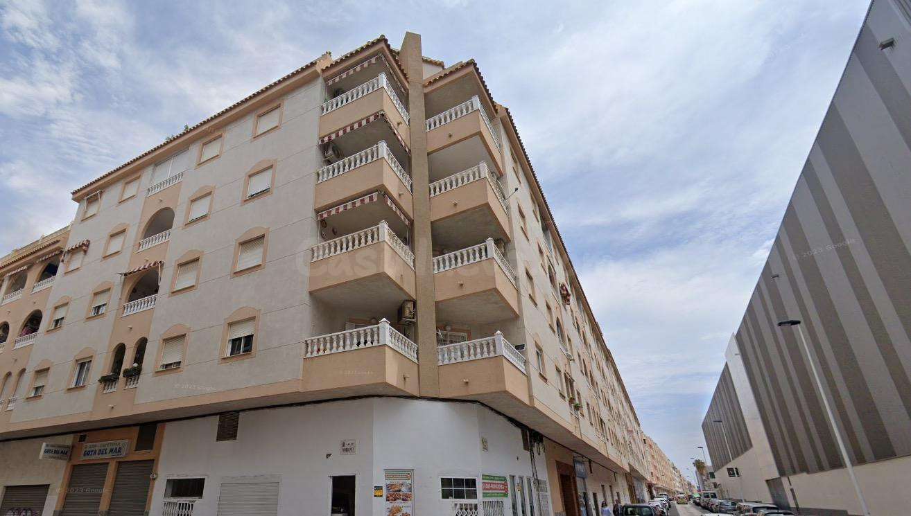 Ático de 98 m2 con piscina al lado del Mercadona del Centro
