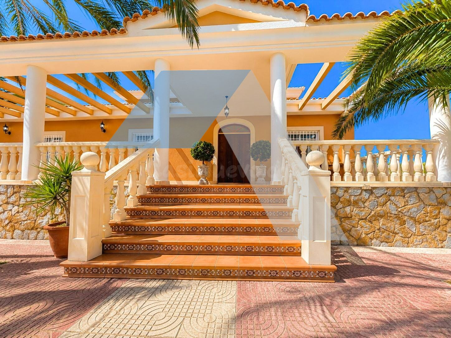 Magnífico chalet independiente de 7 dormitorios y piscina pr