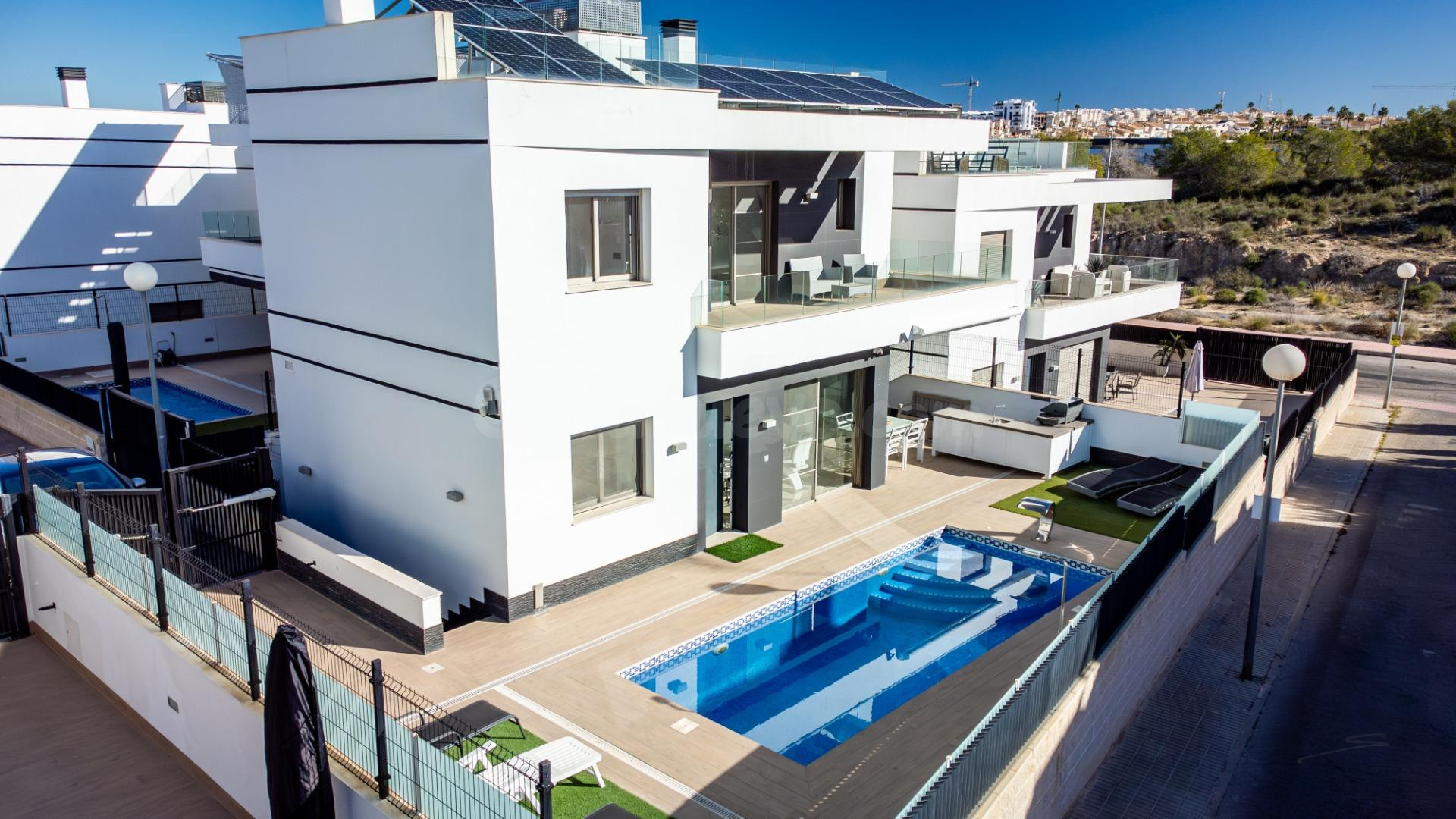 ESPECTACULAR VILLA A 4KM DE LA PLAYA