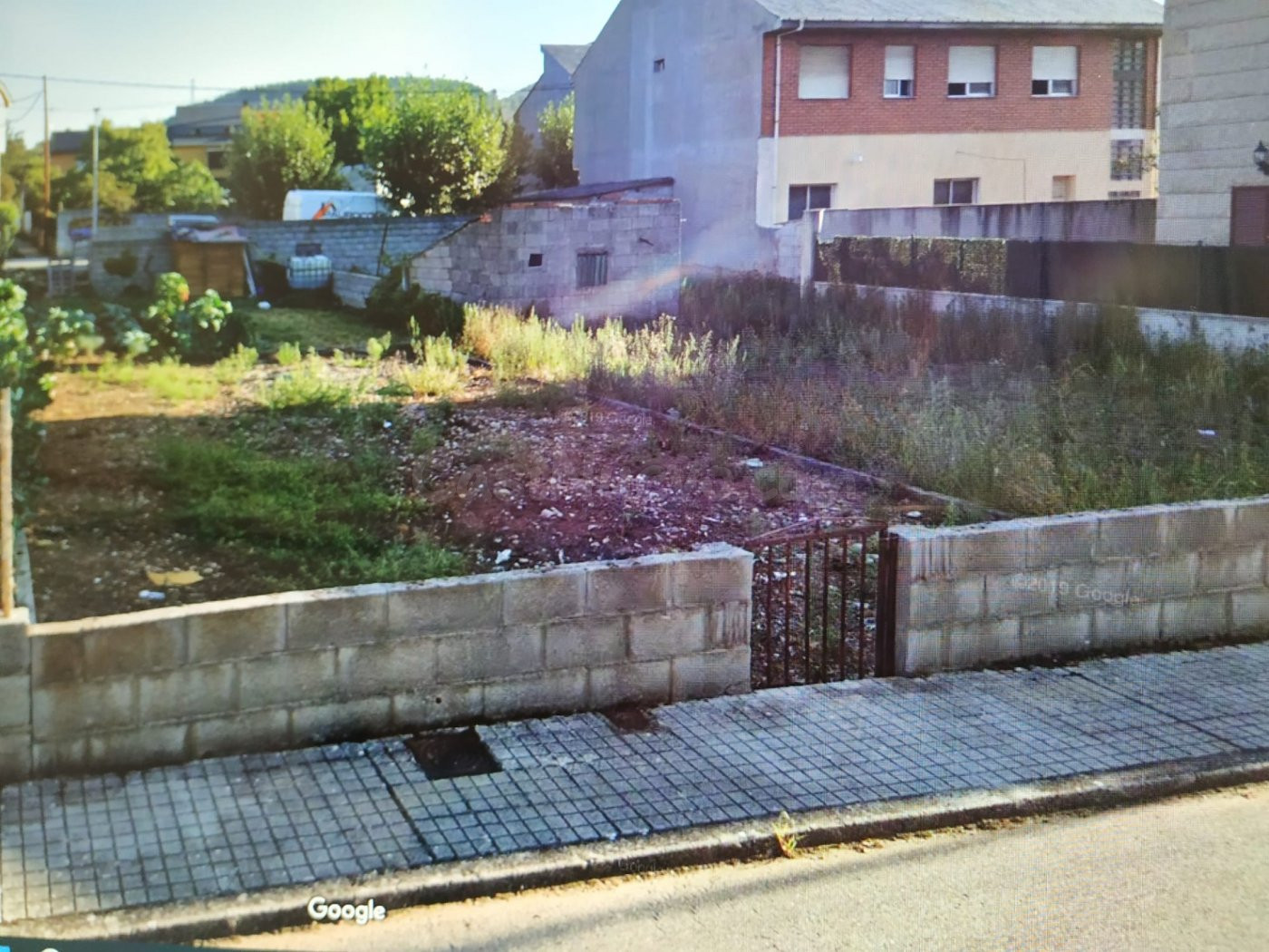 SOLAR URBANO EN COMPOSTILLA