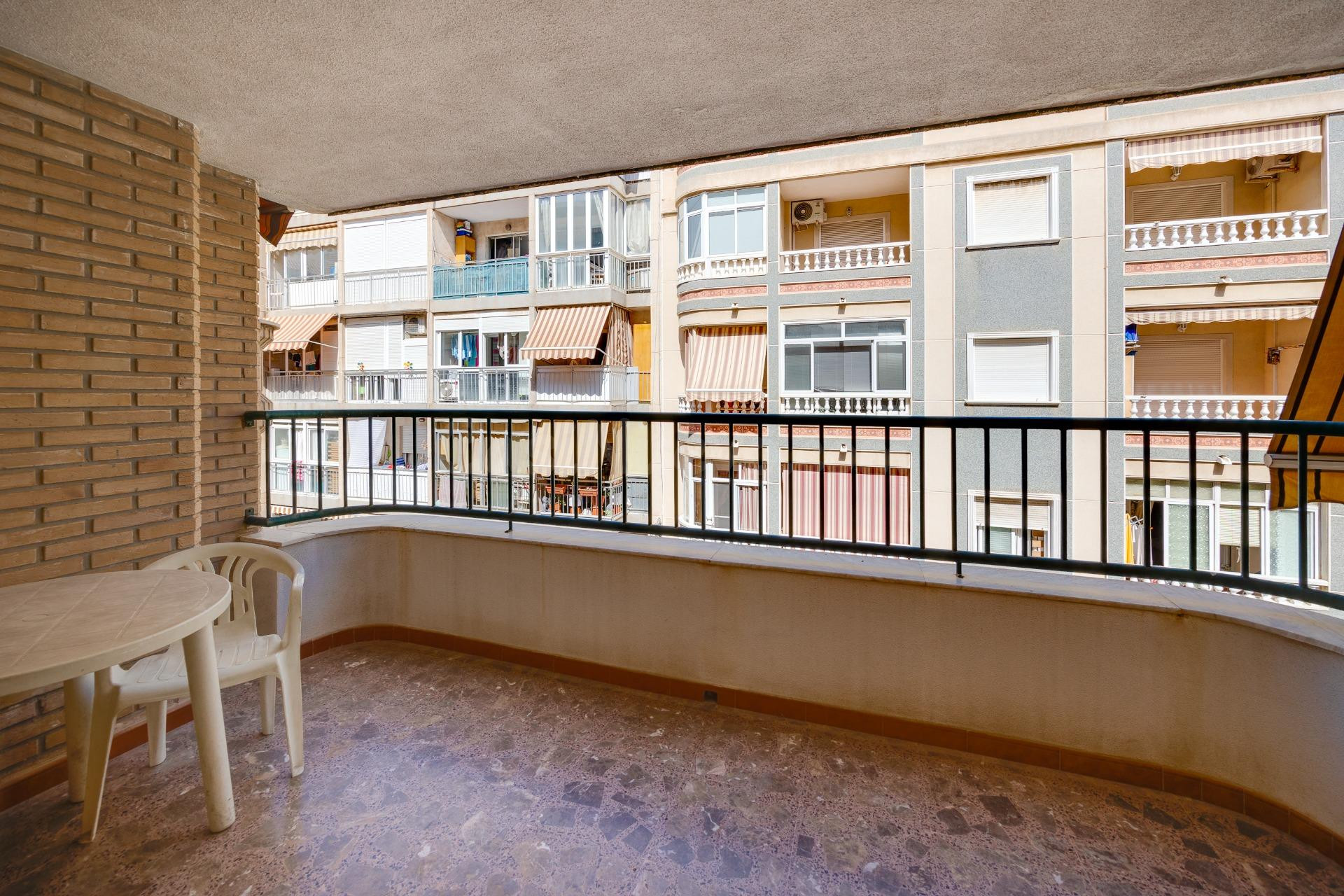 SE VENDE BONITO, AMPLIO Y LUMINOSO APARTAMENTO EN AVD. DE LA