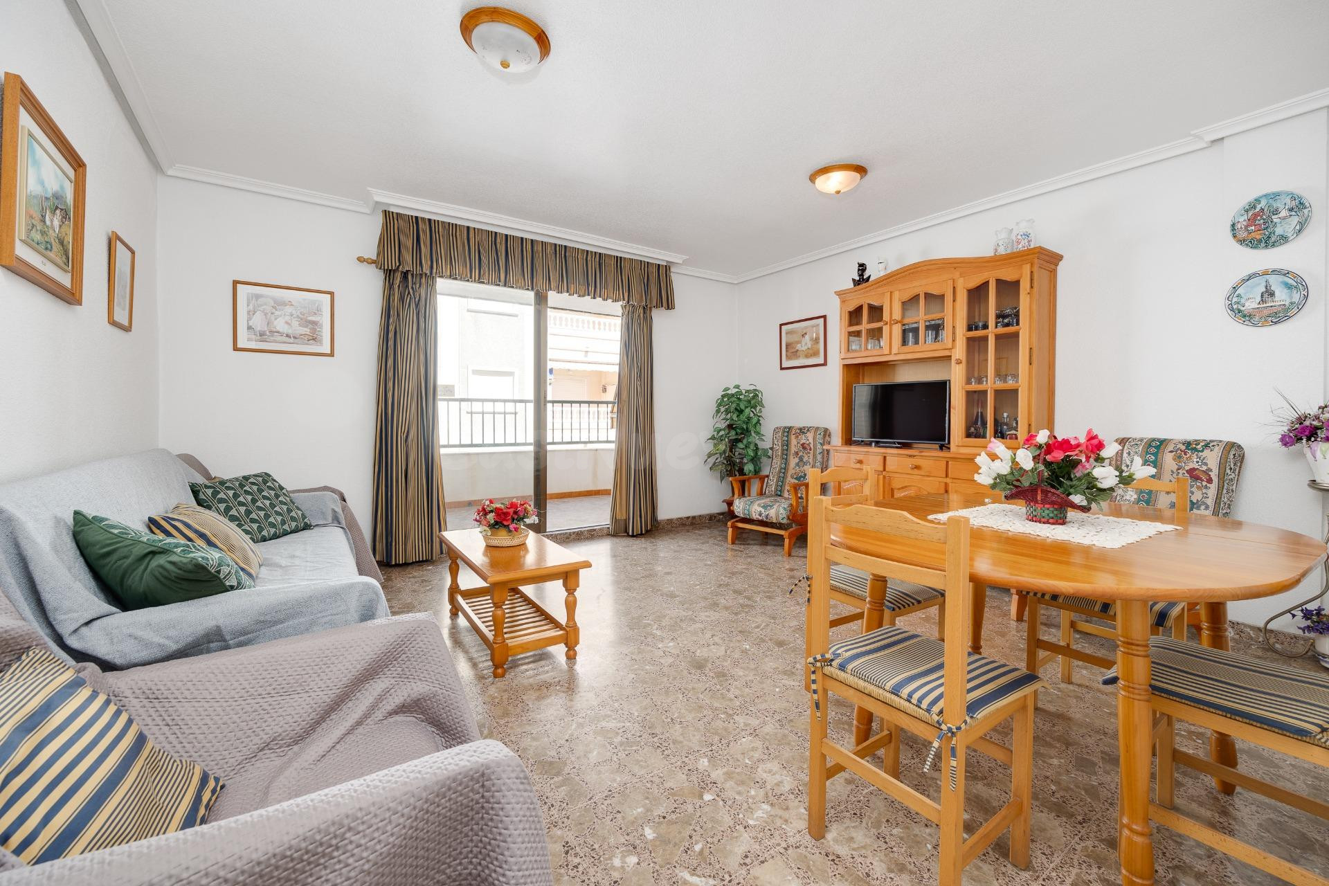 SE VENDE BONITO, AMPLIO Y LUMINOSO APARTAMENTO EN AVD. DE LA - foto 3