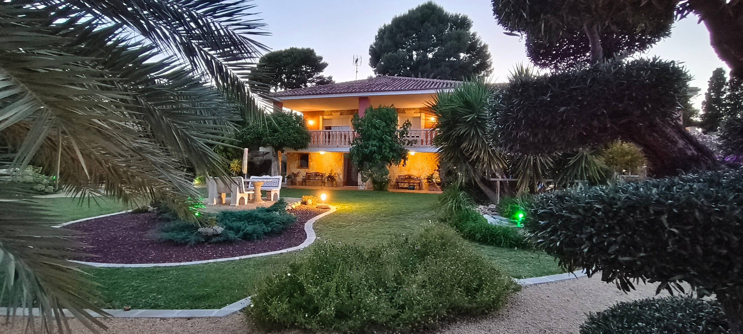 ESPECTACULAR CHALET EN CRTA. CASTALLA