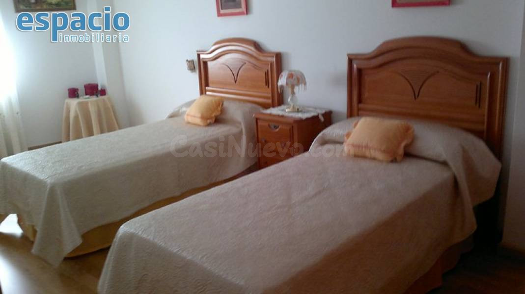 SE VENDE APARTAMENTO CENTRICO EN CACABELOS - foto 2