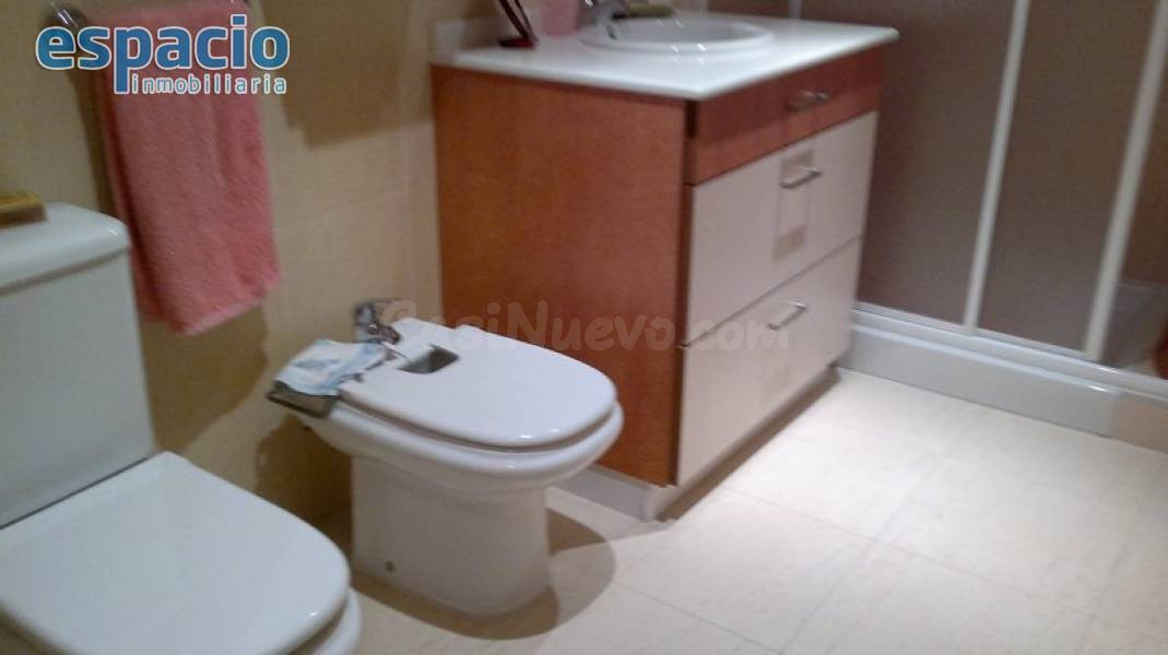 SE VENDE APARTAMENTO CENTRICO EN CACABELOS - foto 5