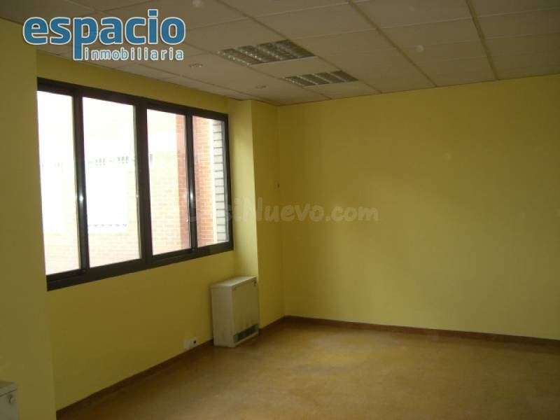 SE ALQUILA O SE VENDE OFICINA EN EL CENTRO DE PONFERRADA