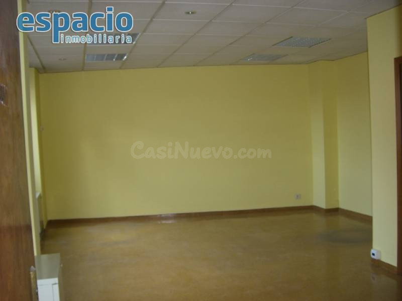 SE ALQUILA O SE VENDE OFICINA EN EL CENTRO DE PONFERRADA - foto 2