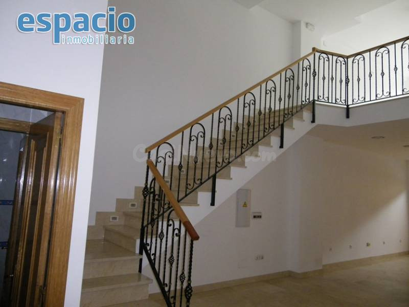 SE ALQUILA LOCAL ACONDICIONADO EN EL CENTRO DE PONFERRADA. - foto 2